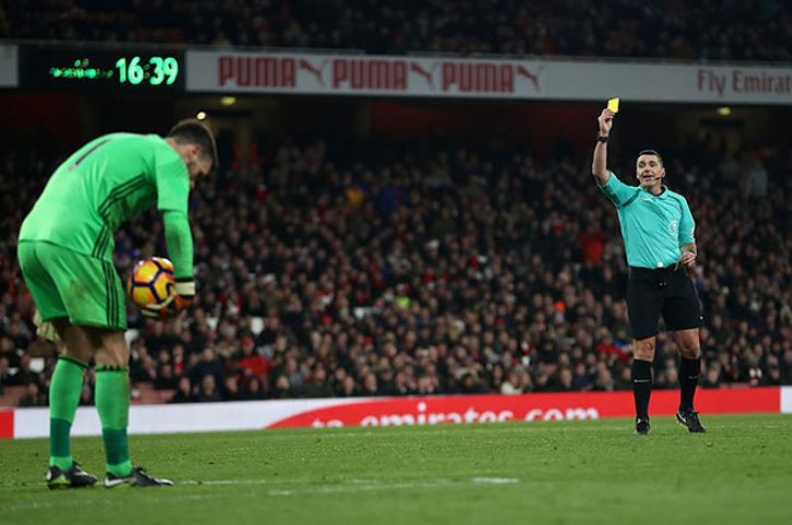 Lý do trọng tài cần cộng thêm phút bù giờ trong bóng đá