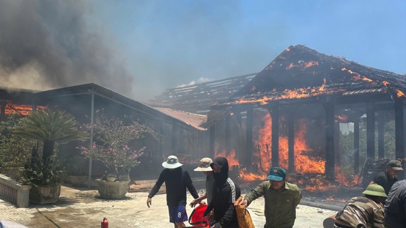 Nằm mơ thấy nhà cũ bốc cháy dữ dội ý muốn nói rằng bạn cần máu lửa hơn